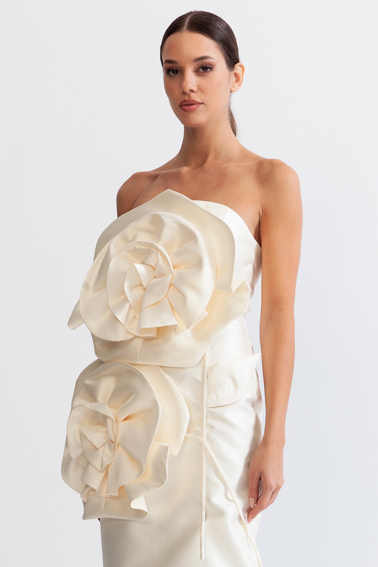 GENEVA 3D Voluminous Flower Design Midi Dress - Ivoire White