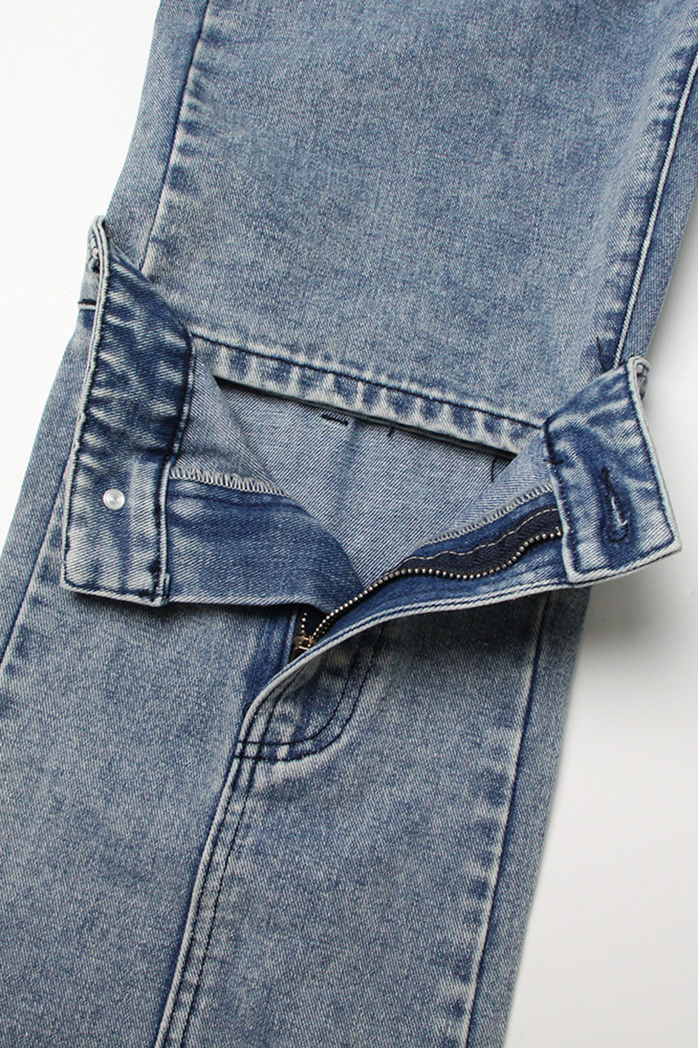 High Waisted Jeans with Knee Cuts - Blue